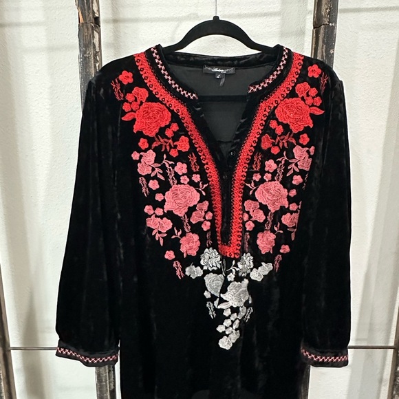 ANDREE BY UNIT Black Top with Red and Pink Embroidery - Picture 1 of 6